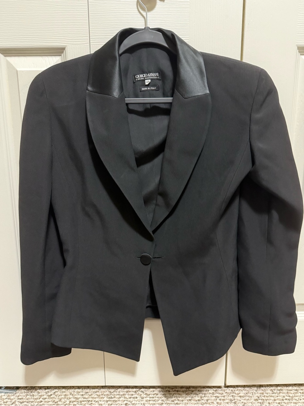 Giorgio Armani size EUC 40 (8-10 check the measurements) Black Satin-Trim tux